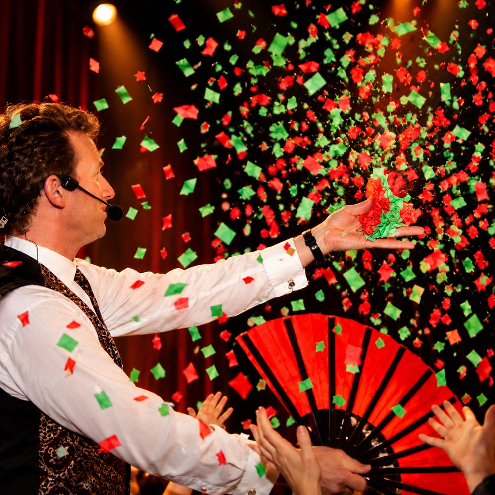 Flower Snow Storm in China – Red & Green Paper Rose Magic Trick
